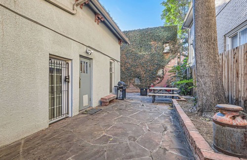 Ballpark House | Spacious 5-Bed Victorian Home with AC and WiFi in Enchanting Denver