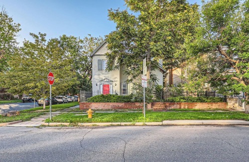 Ballpark House | Spacious 5-Bed Victorian Home with AC and WiFi in Enchanting Denver