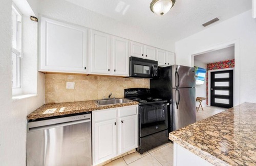 Central Fort Lauderdale House | Spacious 5-bedroom duplex with 2 separate homes in wonderful Fort Lauderdale