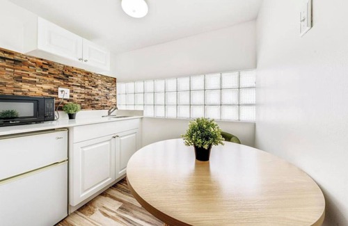 Central Fort Lauderdale House | Spacious 5-bedroom duplex with 2 separate homes in wonderful Fort Lauderdale