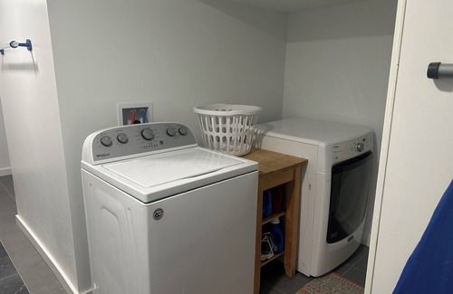 West Des Moines House | Spacious 5-bedroom house in welcoming West Des Moines with AC