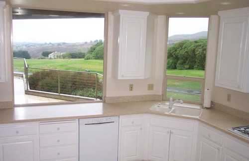 Bodega Bay House | Spacious 5-bedrm home:Ocean Views,hot tub,BBQ,pool & ping pong tables, fast wifi