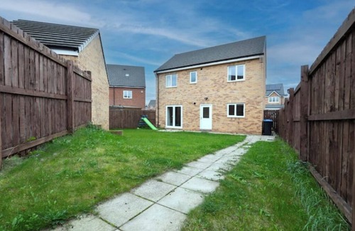 Middlesbrough House | Spacious 5-Bedroom Family Home with Modern Amenities