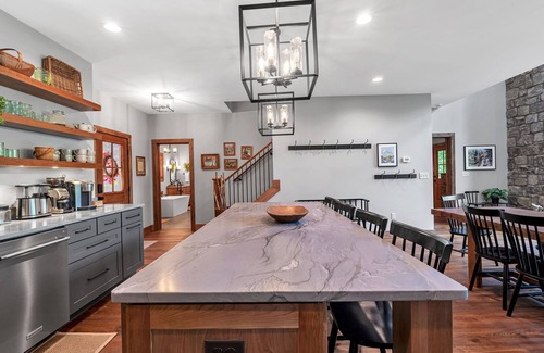 Black Mountain House | Spacious 5-bedroom house in Montreat with stunning views, spa, fitness room