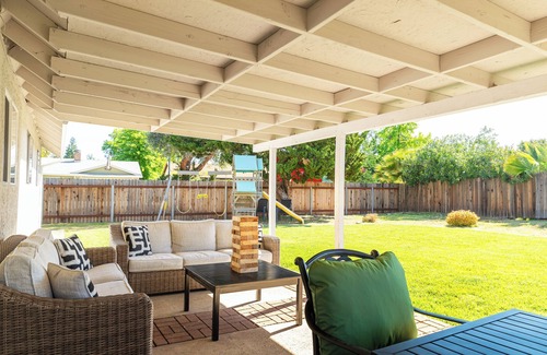 Citrus Heights House | “Spacious 5-Bedroom Retreat – Perfect for Families & Groups”
