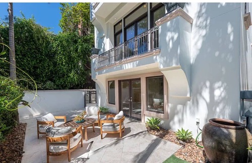Marina Peninsula House | Spacious 5-bedroom house in Marina del Rey WALKING DISTANCE to the beach