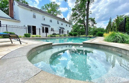 Saint Davids House | Spacious 5-bedroom house, with pool and hot tub, 1 mile from Aronimink