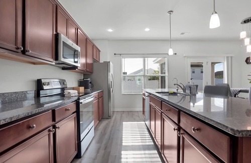 Port Wentworth House | Spacious 5-bedroom house in charming Port Wentworth with WiFi and fitness room