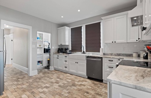 Tarpon Springs House | Spacious 5-bedroom historical house in downtown Tarpon Springs with WiFi, AC