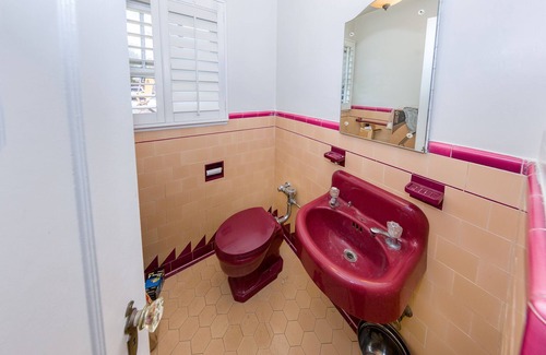 Carthay Circle House | Spacious 5-Bedroom Residence in Prestigious Beverlywood