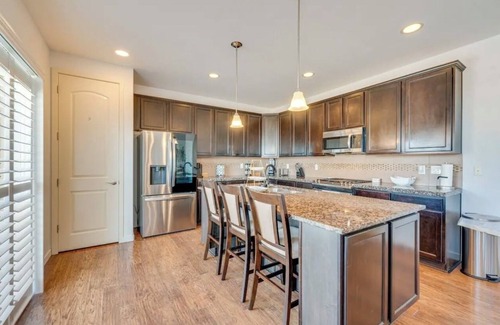 Commerce City House | Spacious 5-bedroom house in charming Commerce City with WiFi, AC