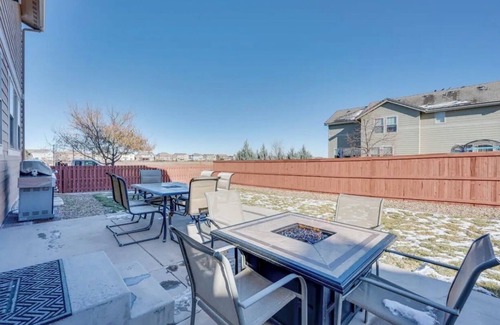 Commerce City House | Spacious 5-bedroom house in charming Commerce City with WiFi, AC