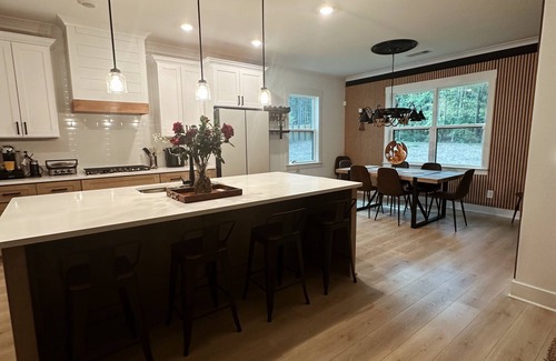 Lawrenceville House | Spacious 5-bedroom house in enchanting Lawrenceville with WiFi, AC