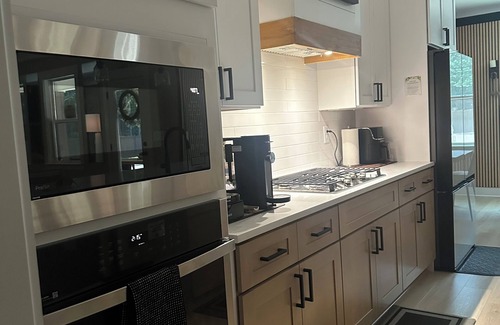 Lawrenceville House | Spacious 5-bedroom house in enchanting Lawrenceville with WiFi, AC
