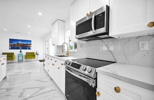 Miami Gardens House | Spacious 5-bedroom house in perfect Miami Gardens with WiFi, AC