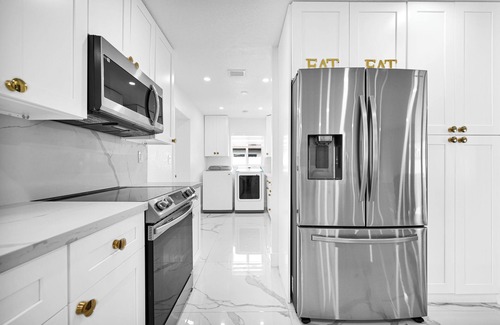 Miami Gardens House | Spacious 5-bedroom house in welcoming Miami Gardens with WiFi, AC