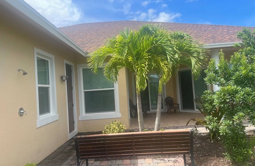 Port Saint Lucie House | SPACIOUS 5 BEDROOM RESIDENCE "GATHERINGS ALLOWED"