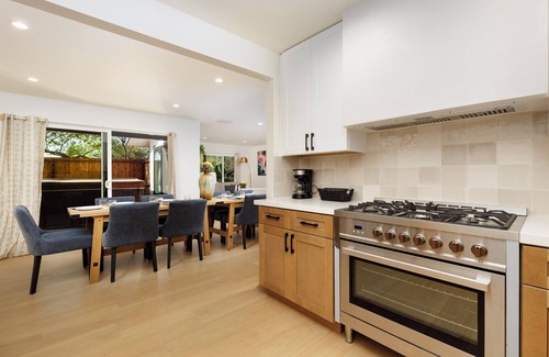 East Beach House | Spacious 5-bedroom Beach Home w/Spa, Sauna+ Game Room ~ Walk to the beach!