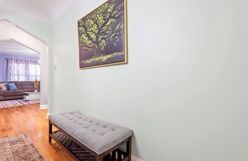 Chicago Apartment | Spacious 5-bedroom/2-bathroom apartment in marvelous Chicago with AC, Wi-Fi