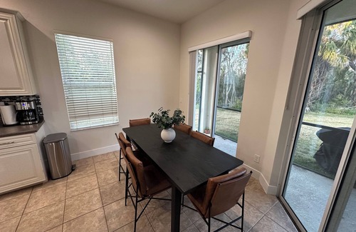 Palmetto House | Spacious 5-bedroom 3 full Bath house on large lot & cul-de-sac close to beaches