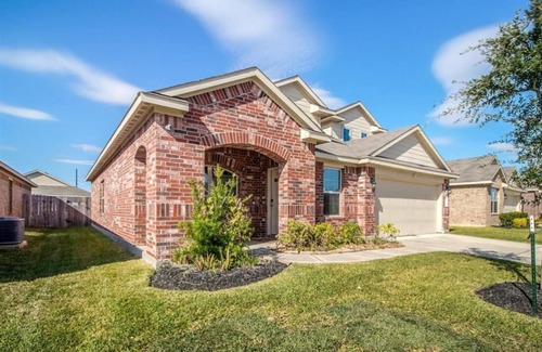 Barker House | Spacious 5-bedroom, 7 beds house in lovely Katy with Wi-Fi, AC and more!