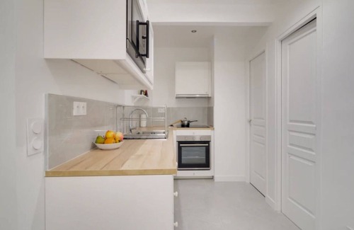 Champs-Elysees Apartment | Spacious 5-bedroom apartment with AC, WiFi in delightful Paris