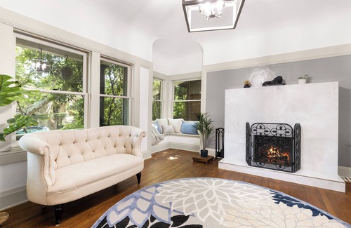 Boulevard Park House | Spacious 5-bedroom bungalow in charming Sacramento with AC
