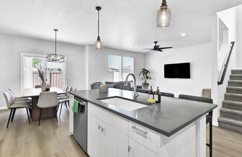 Meridian House | Spacious 5 Bedroom Brand New Luxury Home