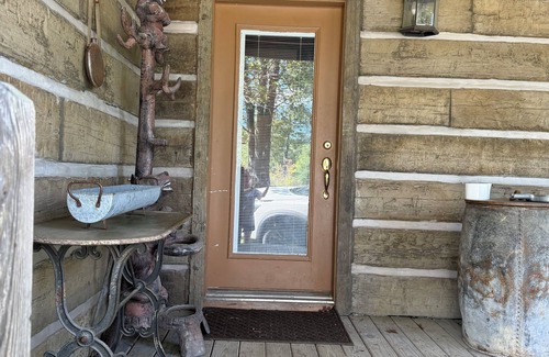 Duff Cabin | Spacious 5-bedroom cabin in enchanting LaFollette up on McCloud Mountain
