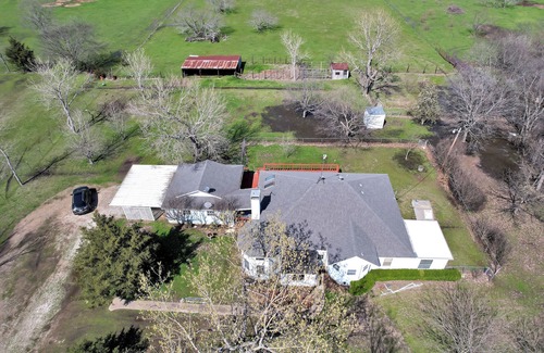 Gordonville Cabin | Spacious 5-bedroom cabin in charming Howe with WiFi, AC
