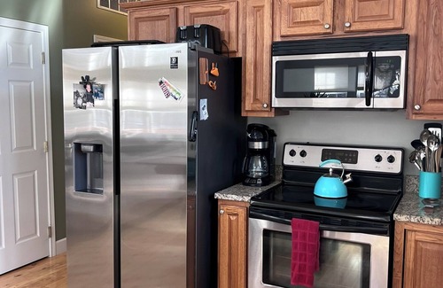 Lackawaxen Ski Chalet | Spacious 5-bedroom chalet in Masthope with WiFi, AC. 2 Minutes to Ski Mountain