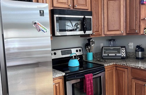 Lackawaxen Ski Chalet | Spacious 5-bedroom chalet in Masthope with WiFi, AC. 2 Minutes to Ski Mountain