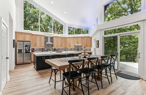 Tate Cabin | Spacious 5-bedroom, family-friendly lodge mountain house in charming Jasper