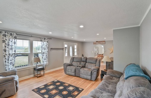 Albany Other | Spacious 5-bedroom farmhouse in superb Albany with AC. Close to i5, HWY 34, LBCC