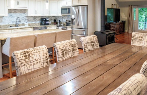 Barnstable House | Spacious 5-bedroom house with Backyard Fun