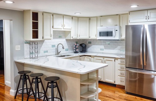 Barnstable House | Spacious 5-bedroom house with Backyard Fun