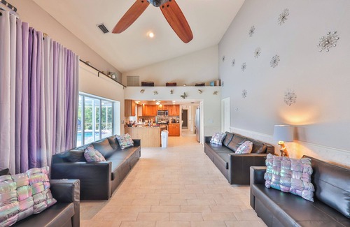 Pelican House | Spacious 5-bedroom house in welcoming Cape Coral with WiFi, AC, Pool and Parking