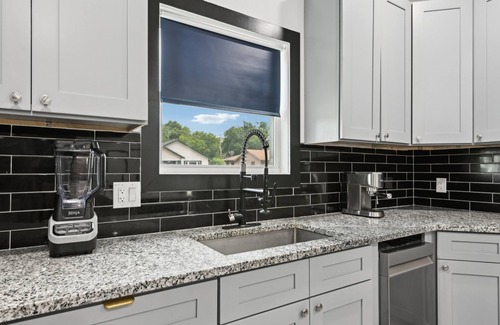 Fort Worth House | Spacious 5-bedroom house in delightful Fort Worth with WiFi, AC
