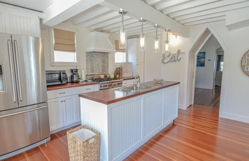 East Chop House | Spacious 5-bedroom house with AC and WiFi in brilliant Oak Bluffs
