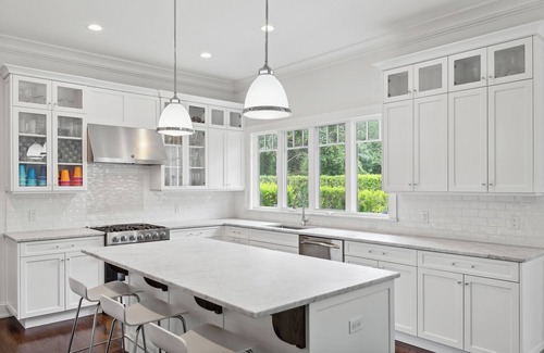 North Haven House | Spacious 5-bedroom house with water views and 2 houses from the bay.