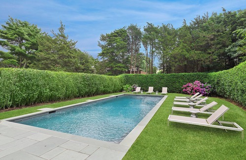 North Haven House | Spacious 5-bedroom house with water views and 2 houses from the bay.