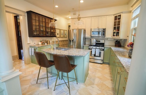 Summit - University House | Spacious 5-bedroom Historic House in Saint Paul