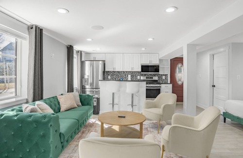 Cherrydale House | Spacious 5-bedroom house in lovely Arlington with AC, WiFi