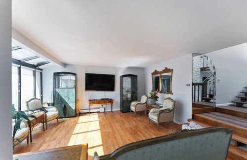 Bay Shore House | Spacious 5-bedroom house in delightful Bay Shore with AC