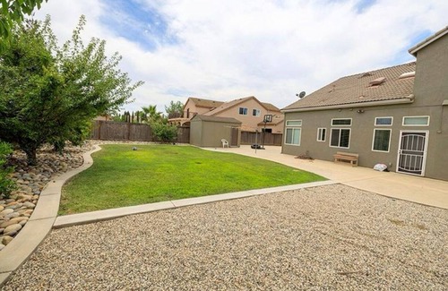 Elk Grove House | Spacious 5-bedroom house in delightful Elk Grove with AC, WiFi,fitness equipment