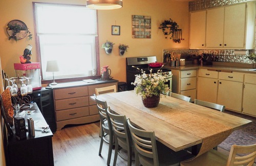 Green Bay House | Spacious 5-bedroom house within walking distance of Lambeau Field.