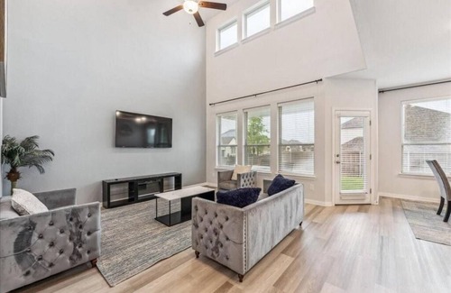 South Arlington House | Spacious 5-bedroom house in charming Mansfield with AC