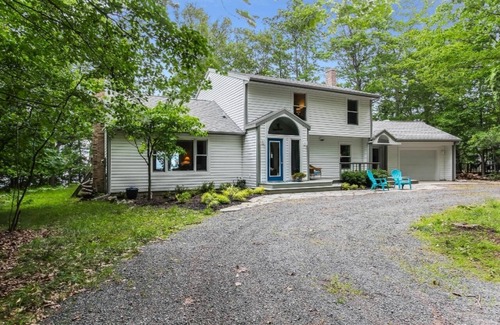Pentwater House | Spacious 5-bedroom house with private access to Lake Michigan beachfront.