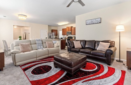 Riverdale House | Spacious 5-bedroom house with AC, WiFi in charming Riverdale 3 Spa-Like Baths
