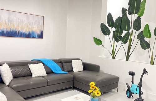 Brandon House | Spacious 5 bedroom home with WiFi and air conditioning in charming Brandon.